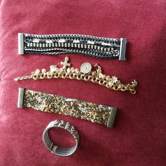 Bracelets Assortment - Picture 1 of 14